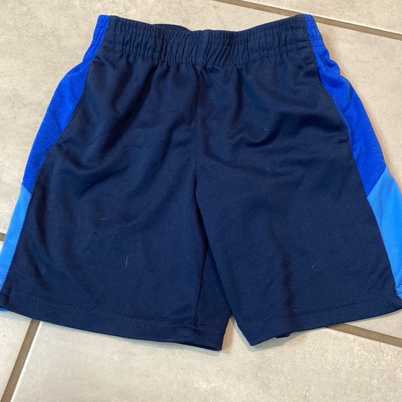 Bundle of 3 pairs Carters athletic shorts - Picture 4 of 4